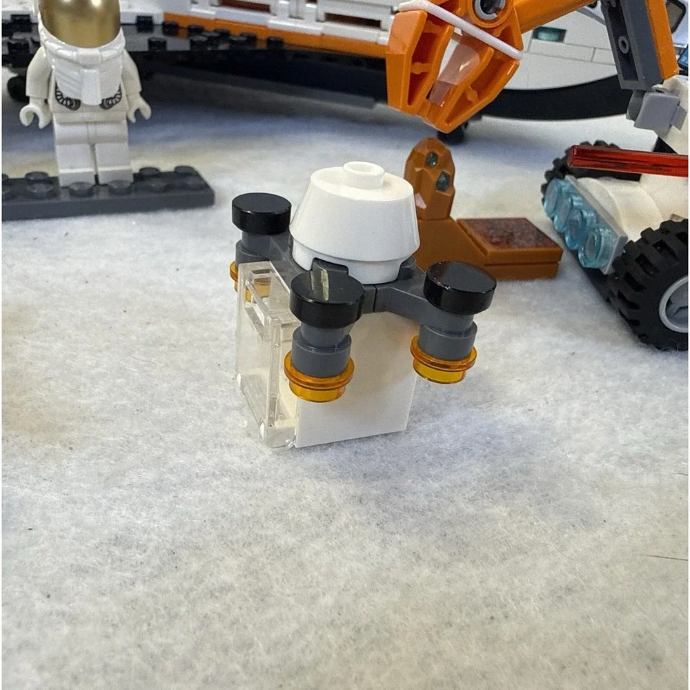 LEGO City 60226 Mars Research Shuttle 100% Complete Adult Display 2019